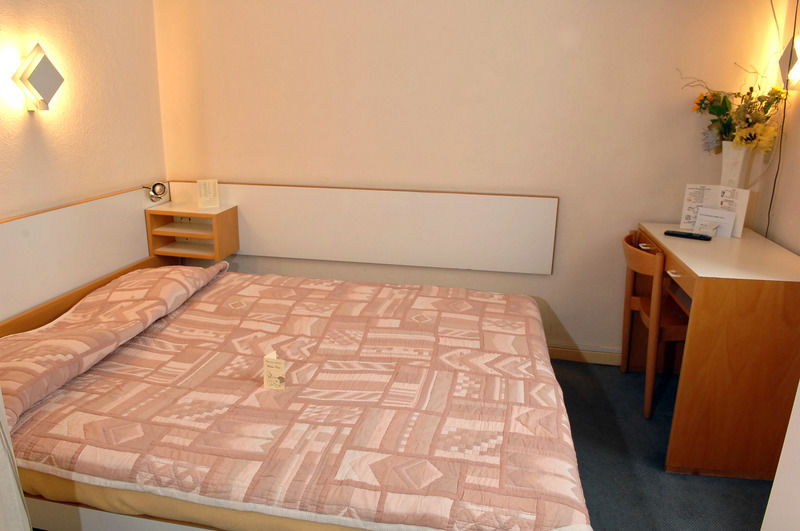 Sun Hotel Saint-Gilles Zimmer foto